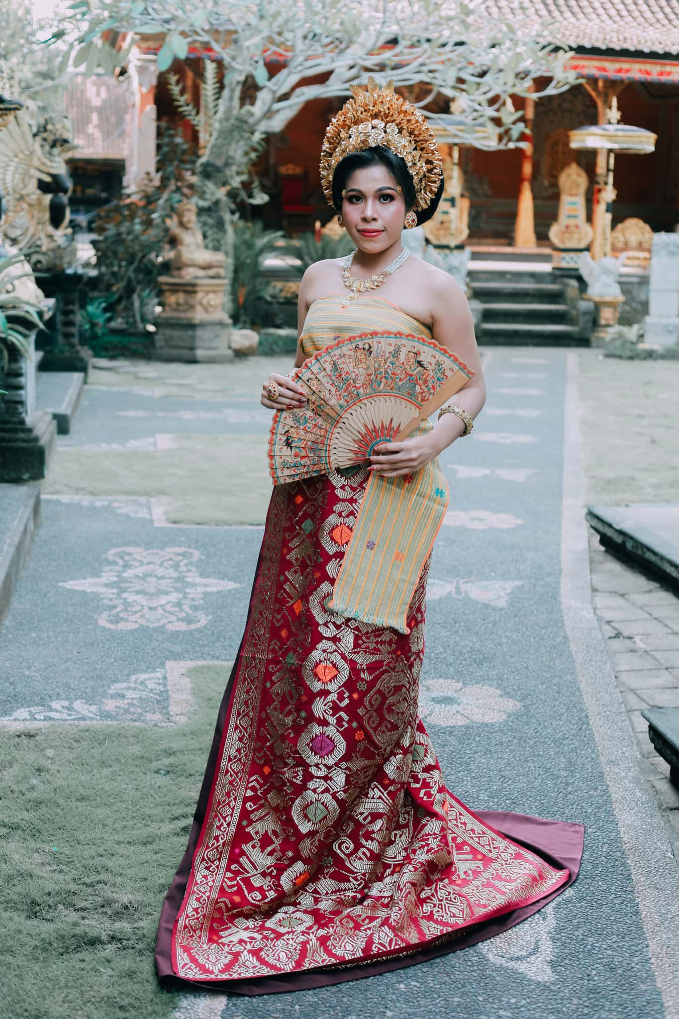 Potret Ayu dalam busana adat